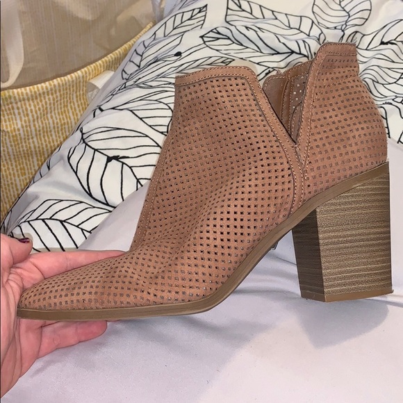 Boots - Picture 5 of 8